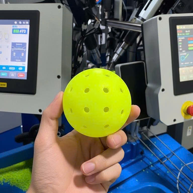 Bóng Pickleball 48 lỗ với độ cứng và đàn hồi bóng cao tạo cảm giác phản xạ bóng nhanh cho người chơi