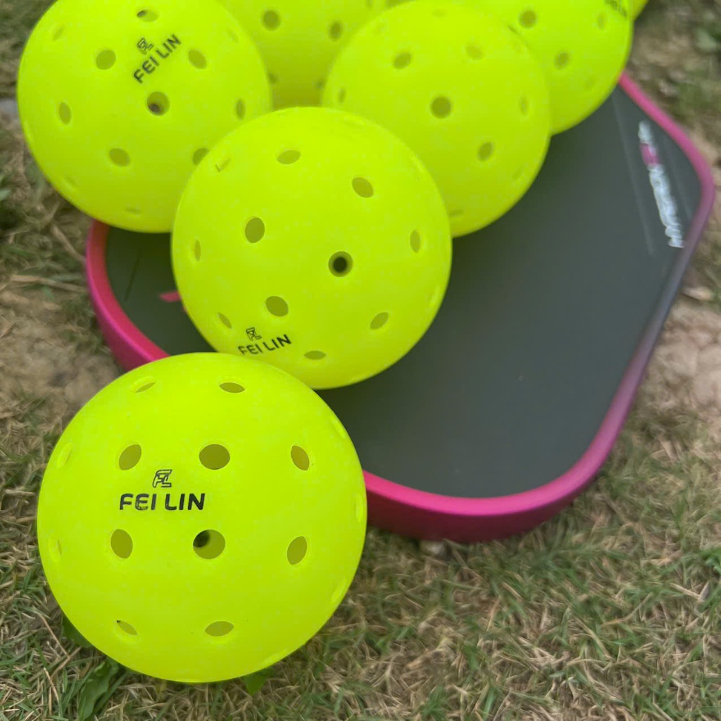 Bóng Pickleball 48 lỗ FelLin chings hãng với độ nảy chuẩn,bền, phù hợp chơi trong nhà và ngoài trời