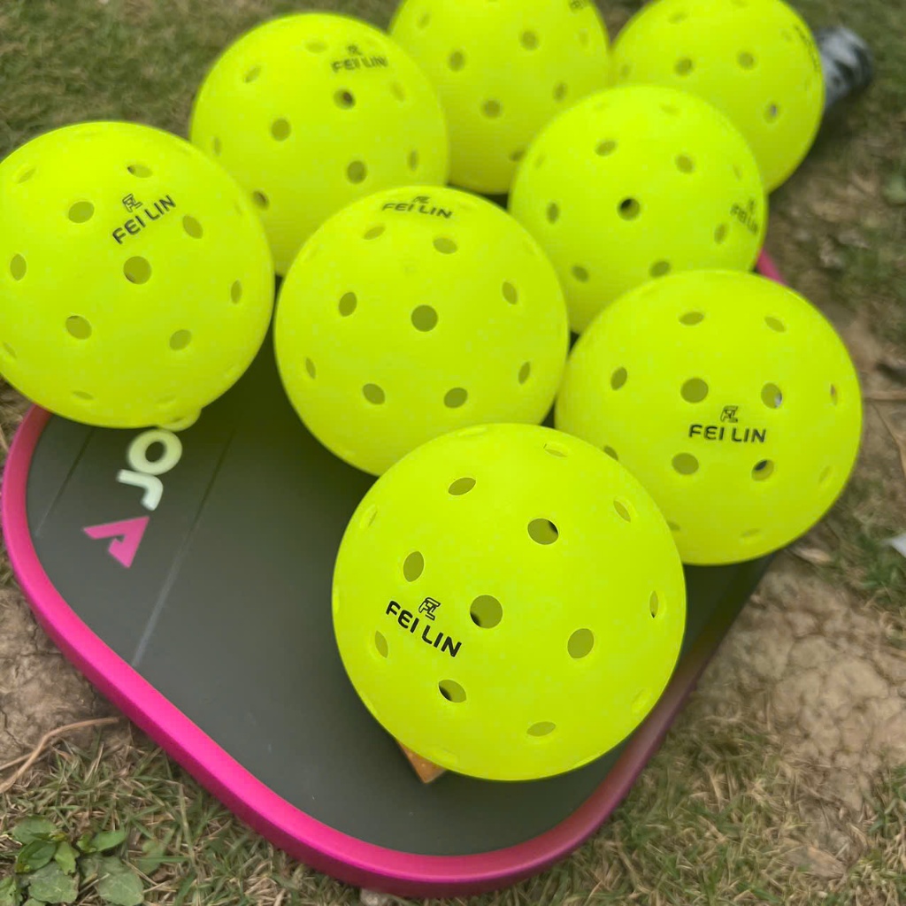Bóng Pickleball 48 lỗ FelLin chings hãng với độ nảy chuẩn,bền, phù hợp chơi trong nhà và ngoài trời