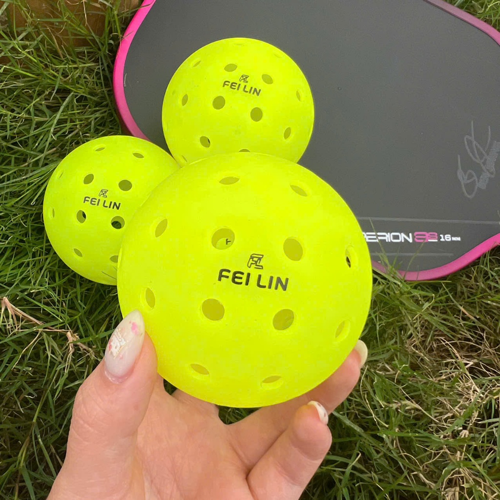 Bóng Pickleball 48 lỗ FelLin cao cấp với thiết kế 48 lỗ mới nhất giúp chịu lực tốt,bền,tăng phản xạ