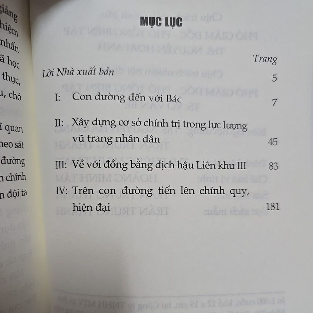 Sách - Đi theo con đường của Bác (NXB Chính trị quốc gia sự thật)