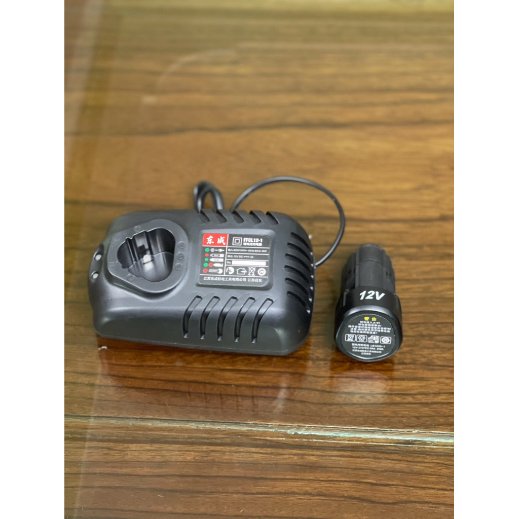 Sạc pin 12V Dongcheng chính hãng