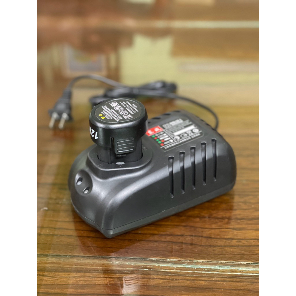 Sạc pin 12V Dongcheng chính hãng