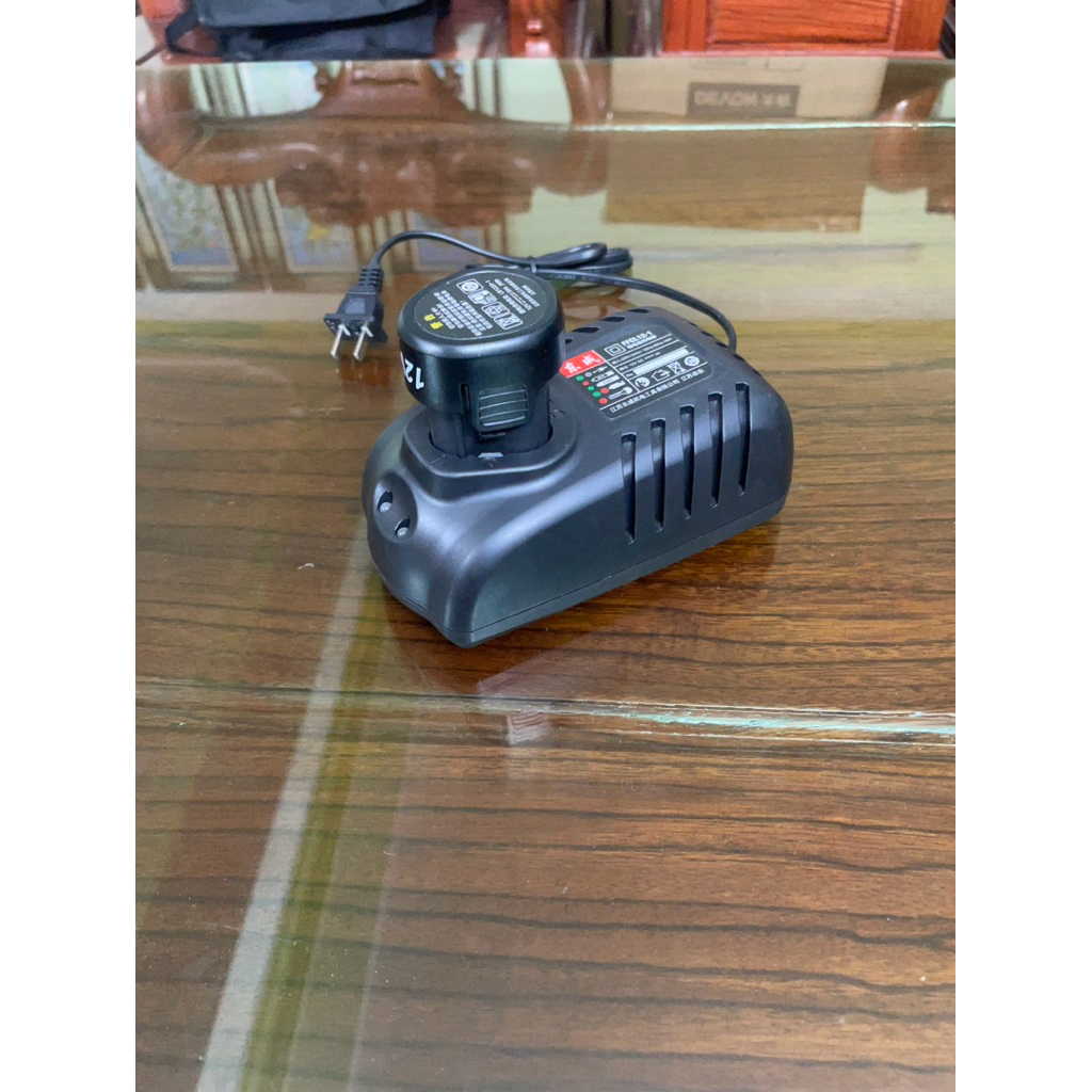 Sạc pin 12V Dongcheng chính hãng