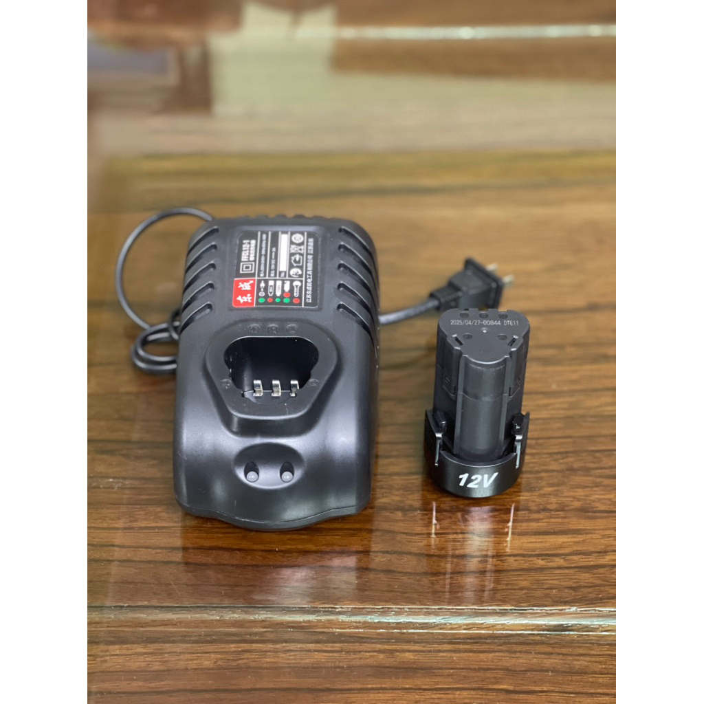 Sạc pin 12V Dongcheng chính hãng