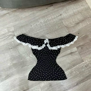 Áo trễ vai viền bèo phối ren tiểu thư dễ thương