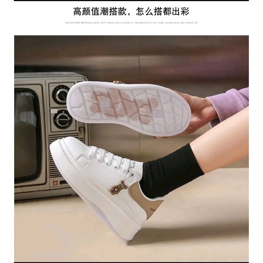 99K [Xả Lẻ Size 38-40] - Nhiều Mẫu Giày Thể Thao Nữ Màu Trắng, nâng đế 5 cm, êm, phong cách thời trang cá tính.
