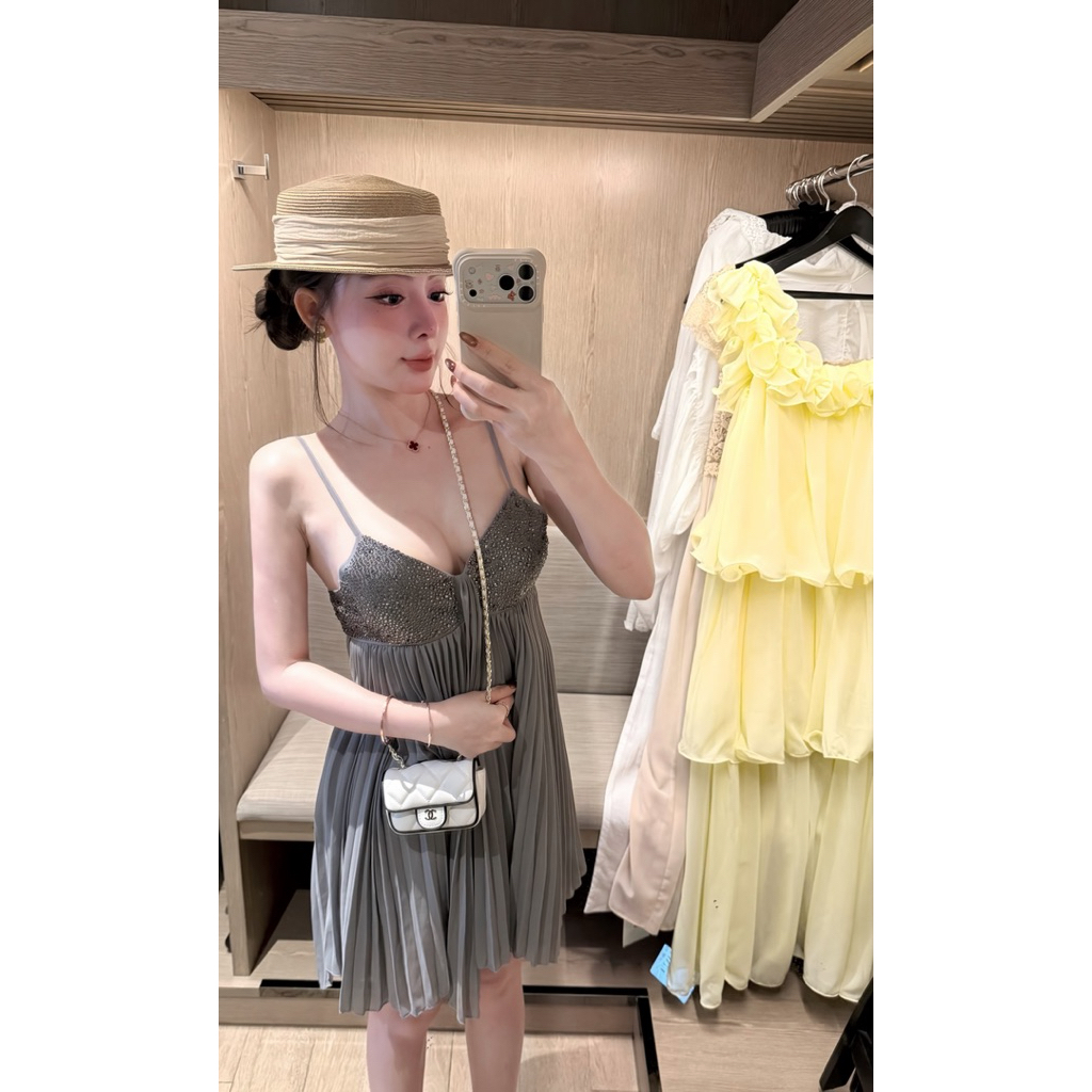 Đầm 2 dây đính đá ngực dập li Đoàn Thương