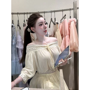 Set áo tơ trễ vai phối ren chân váy maxi Đoàn Thương