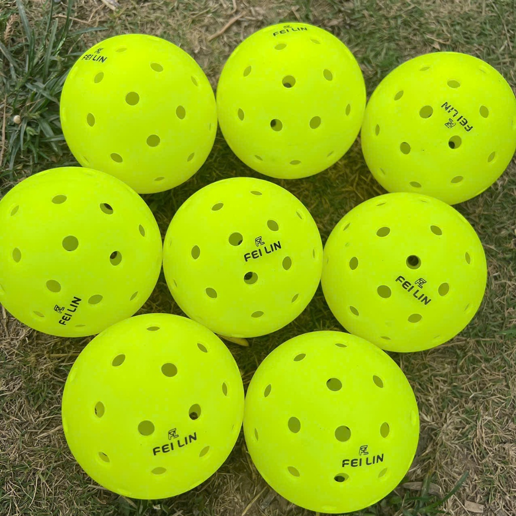 Bóng Pickleball 48 lỗ FelLin cao cấp với thiết kế 48 lỗ mới nhất giúp chịu lực tốt,bền,tăng phản xạ