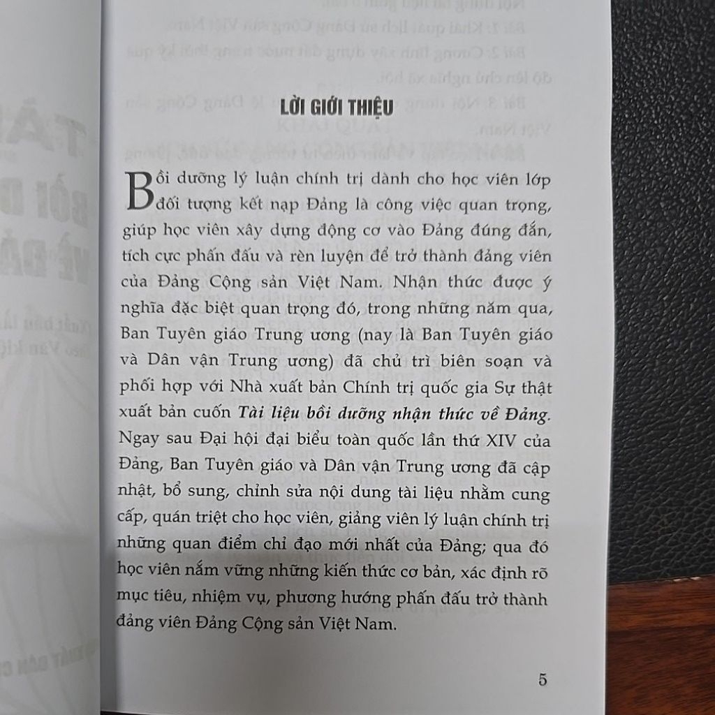 Sách - Tài liệu bồi dưỡng nhận thức về Đảng