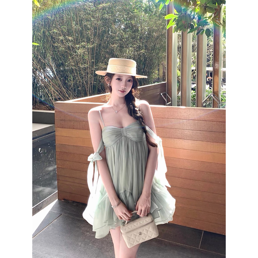 Đầm 2 dây tơ xoè xanh thắt nơ tay Đoàn Thương