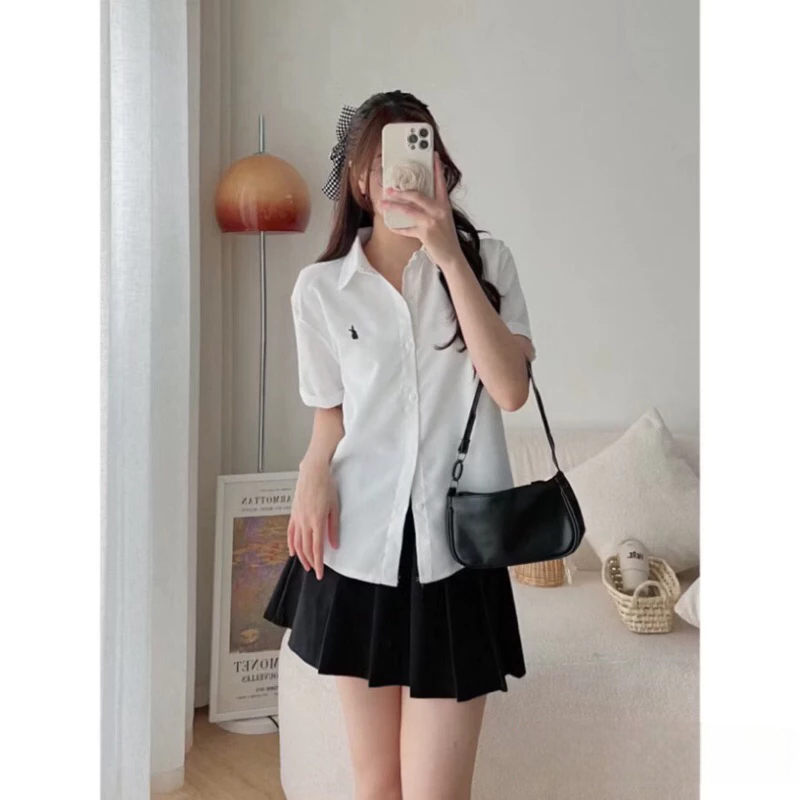 [Peinn] Áo sơ mi nữ tay ngắn thêu ngựa dáng rộng