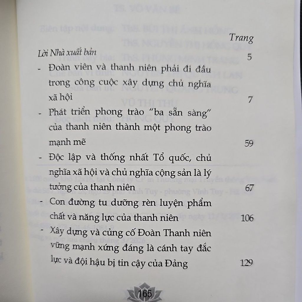 Sách - Tiền đồ rực rỡ của Tổ quốc Việt Nam xã hội chủ nghĩa nằm trong tay thế hệ trẻ