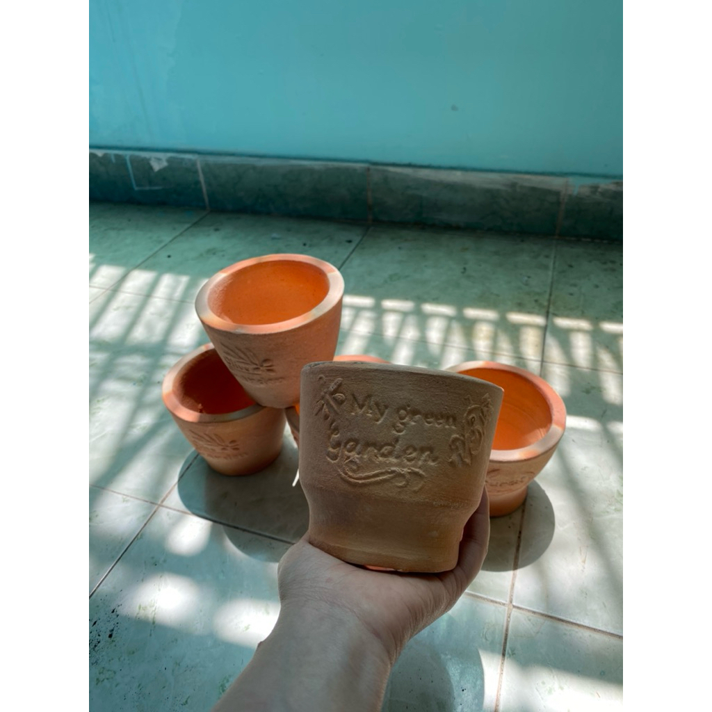 Chậu logo chữ đỏ 10x10cm-Đất Nung-VUONCOCHAU tặng kèm lót chậu
