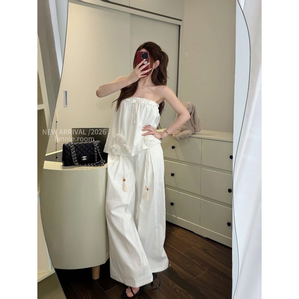 ZIMM STORE-Bộ áo yếm hai dây thắt nơ lưng đính hoa nổi phối quần ống rộng dáng dài màu trắng kem