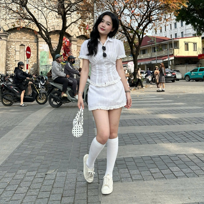 Set Áo Viền Bèo Tay Phồng Mix Chân Váy Cạp Chun Kèm Quần Bảo Hộ – Set Đồ Nữ Phong Cách Hàn Quốc Ulzzang Joolate 127