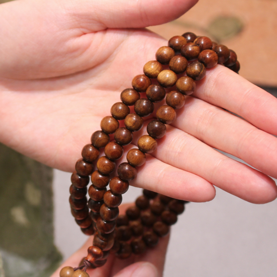 Vòng Gỗ Bách Thơm Tự Nhiên 108 hạt, Phù Hợp Nhiều Phong Cách, Bền Đẹp, Đồ Đa Dạng Kích Thước Nam Nữ - Liên Tâm Mộc