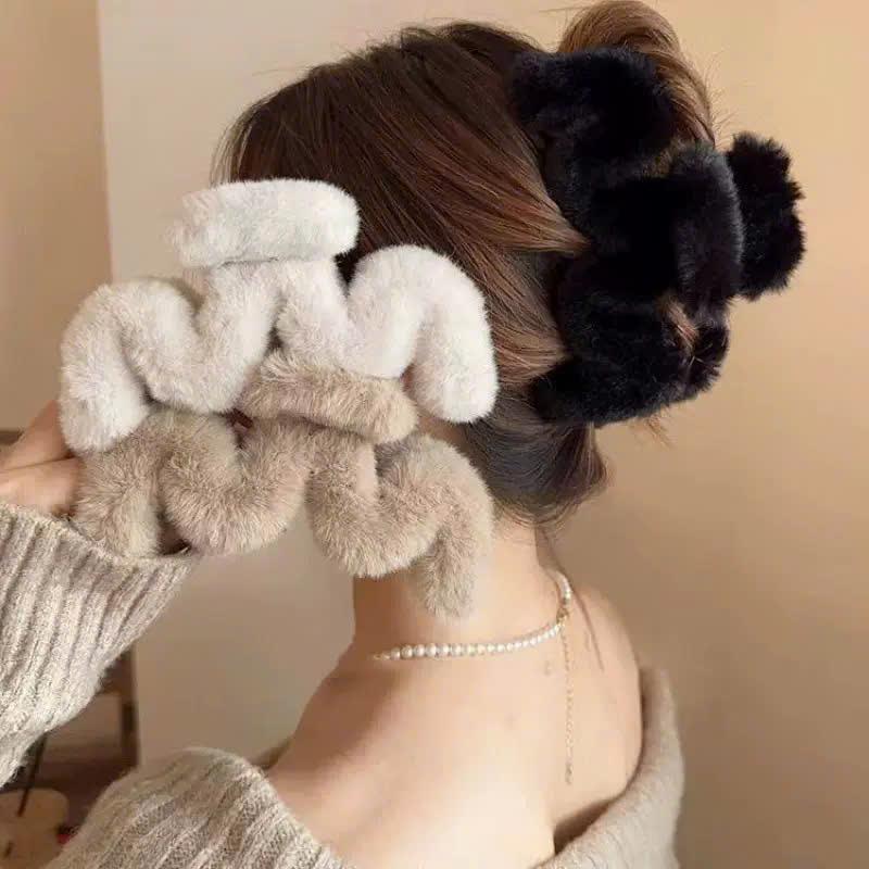 LEZA - Kẹp càng cua lông thỏ. Size to 14cm. Phong cách hàn quốc Trẻ Trung Năng Động
