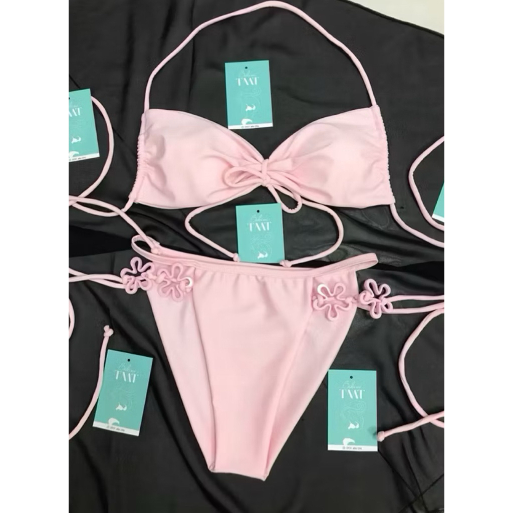 Bikini DTD táo tắm hai mảnh bản ngang quần kèm phụ kiên hoa charrm nổi