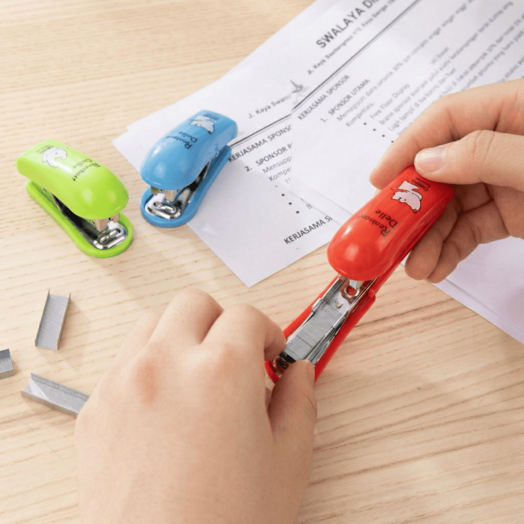 Dập Ghim Số 10 Mini Deli Stapler 0253 ( Kèm Hộp Ghim )