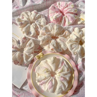 [Handmade] Scrunchies cột tóc vải họa tiết chú gấu nâu và phô mai dễ thương dành cho bạn nữ