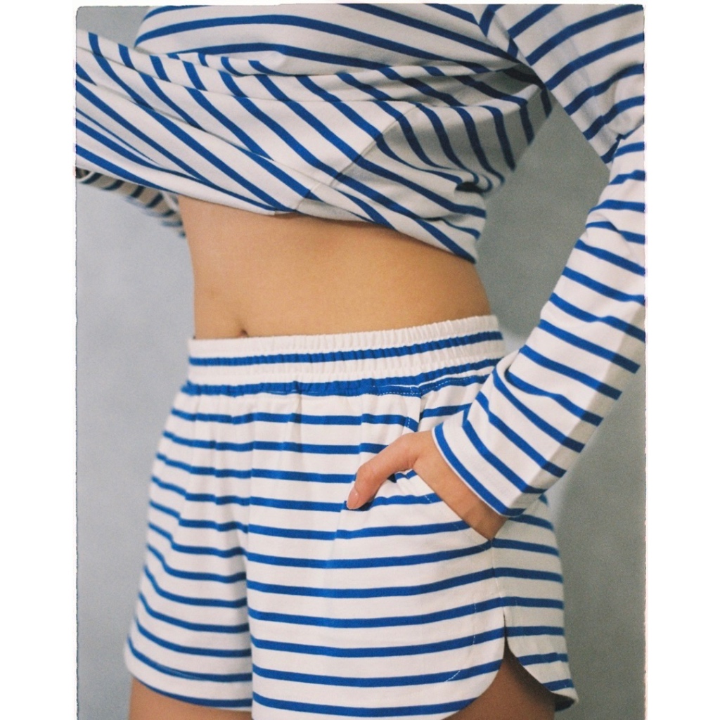 TheBlueTshirt - Áo thun sọc tay dài có patch tay trang trí cotton cho nữ - Patch T Long Sleeve Signature Stripe
