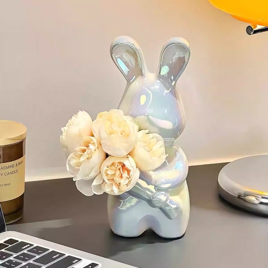 Tượng bear, thỏ sứ ôm hoa decor nhà cửa