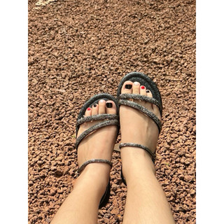 Sandal Nữ 2 Dây Đính Xoàn Ngang – Dép Sandal Cao Cấp Hot Trend Hè 2026, Êm Chân, Tôn Dáng, Đi Chơi Sang Chảnh