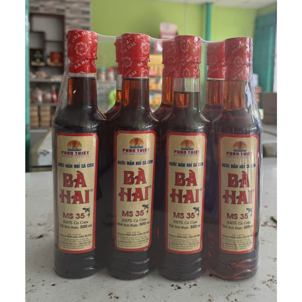 Lốc Chai Vuông Nhựa Tiết Kiệm Nước Mắm Cá Cơm Loại 1 Bà Hai ( 8 chai X 500ml ) 25 Độ Đạm