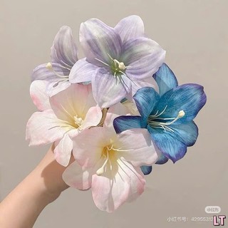 Kẹp Tóc Mỏ Vịt Hoa Ly Đi Biển 🌊 Kẹp Hoa Style Vintage Nữ Tính – Giữ Tóc Chắc Khi Đi Du Lịch, Chụp Ảnh Biển Xinh