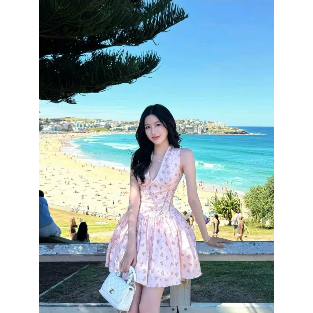 Váy Cổ V Hoa Nhí Không Tay Màu Hồng Chiết Eo Phối Ren Form Xòe Đi Biển SAN Clothings - P193