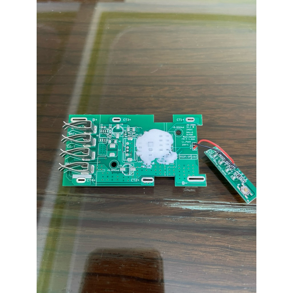 Vỏ mạch Dongcheng 20V-4ah 10cell nhận sạc zin