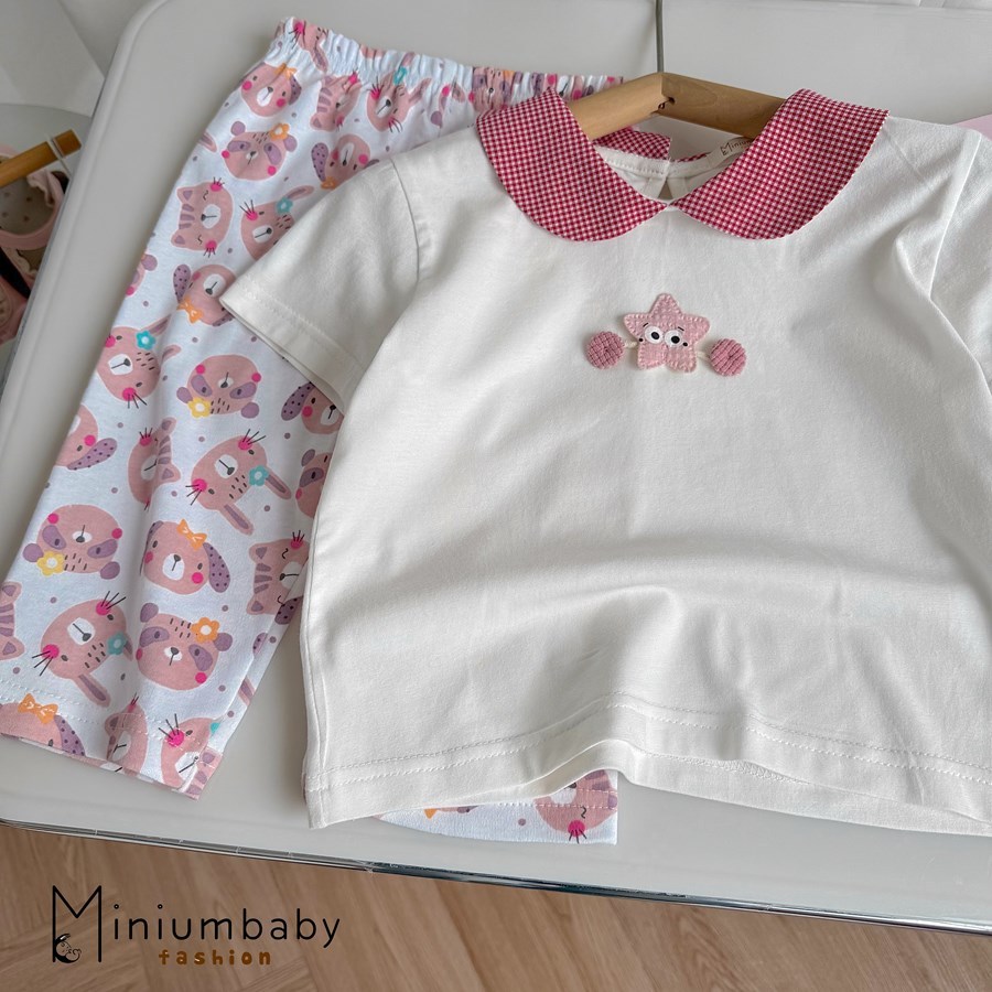 Set bộ cộc tay bé gái cổ sen Miniumbaby có cúc gáy gắn hình mix quần lửng chất cotton mềm mịn SB2622