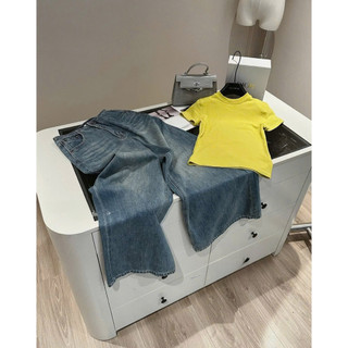 •𝙆𝙞𝙣𝙜𝙨𝙝𝙤𝙥𝙗𝙚𝙖𝙪𝙩𝙮•Áo Thun Vàng Chanh Mix Quần Jean QC