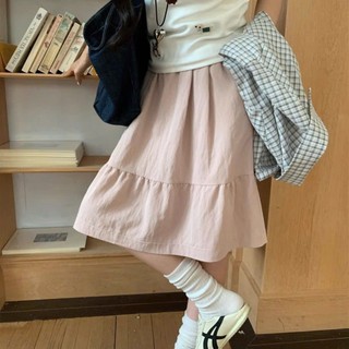 Chân váy lửng có quần bảo hộ bên trong, chất đũi gân có túi 2 bên dáng xòe tầng nhẹ nhàng