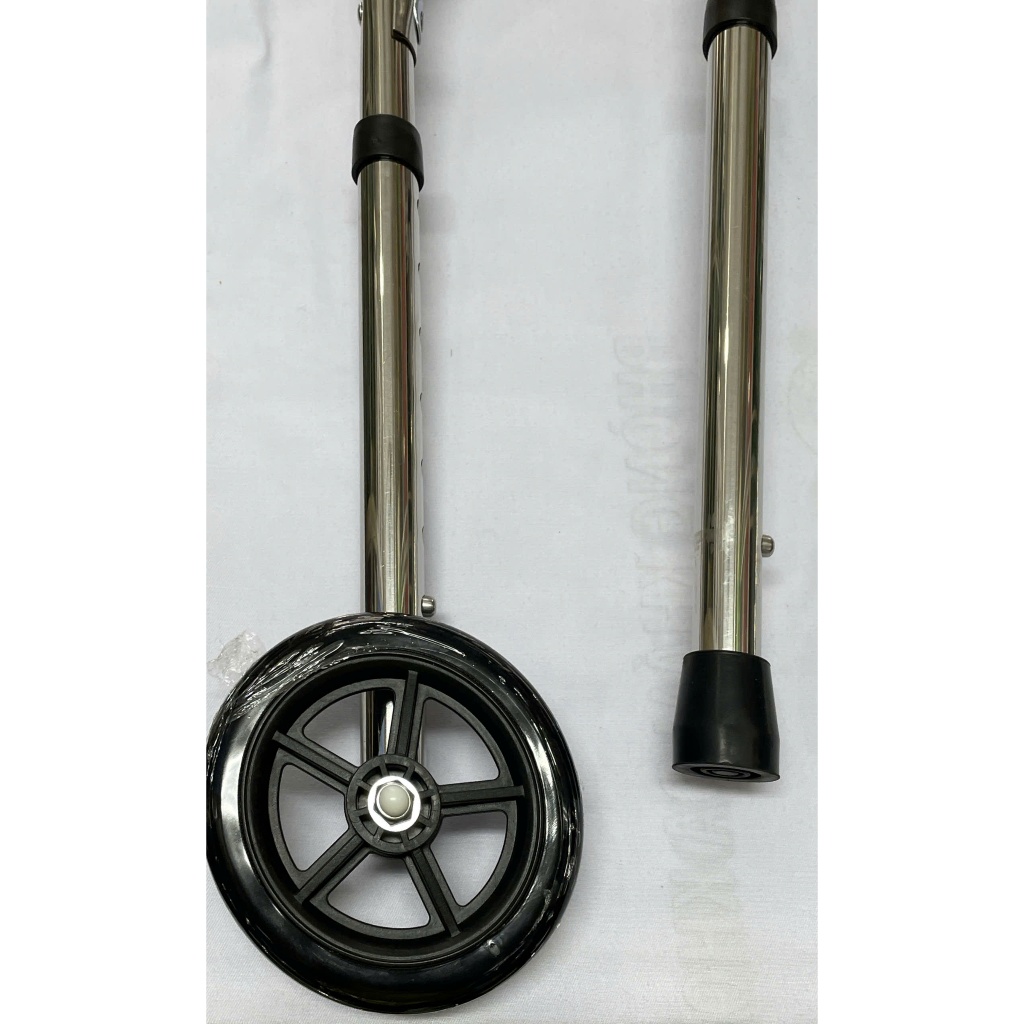 Khung tập đi  Lucass VK-913 cho người già chất liệu hợp kim inox, nhẹ nhàng ,chắc chắn, chống trơn trượt