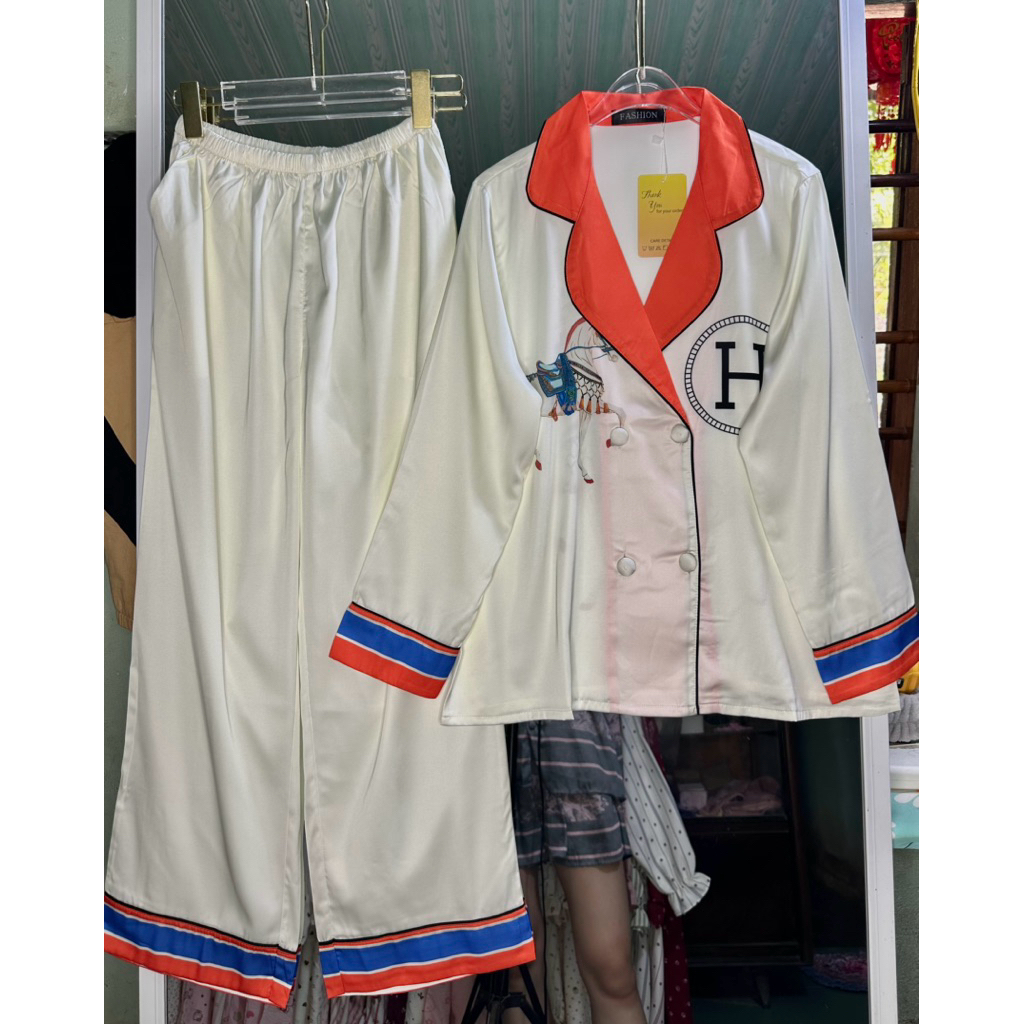 Bộ Lụa Vest 4 Cúc Bộc Sang - Xịn - Mịn 45-65kg