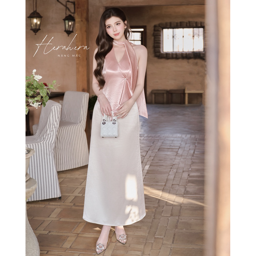 HERA.ERA 𝐀𝐧𝐚ï𝐬 𝐒𝐞𝐭 - Set Áo Yếm Hồng Cổ V Thiết Kế Vạt Chữ V Phối Dây Cổ, Chân Váy Trắng Lụa RuBy Dáng Dài