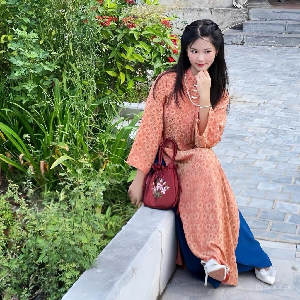 Áo Dài Cách Tân Nữ Dáng Suông Che Khuyết Điểm  Đính Khuy Giữa Chất Lụa Gấm Hoa Mềm Mịn Đi Lễ Chùa, Chụp Ảnh T1575G