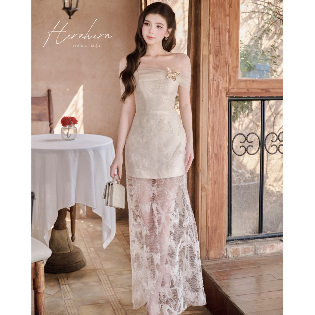 HERAH.ERA 𝐋'𝐀𝐮𝐫𝐚 𝐃𝐫𝐞𝐬𝐬 - Đầm Body Trễ Vai Phối Tà Ren Thêu Cánh Bướm Nổi Dáng Dài Đi Tiệc Cao Cấp
