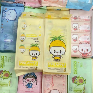 Bịch 8 Gói Khăn Ướt Mini Tiện Lợi Đi Chơi, Đi Du Lịch
