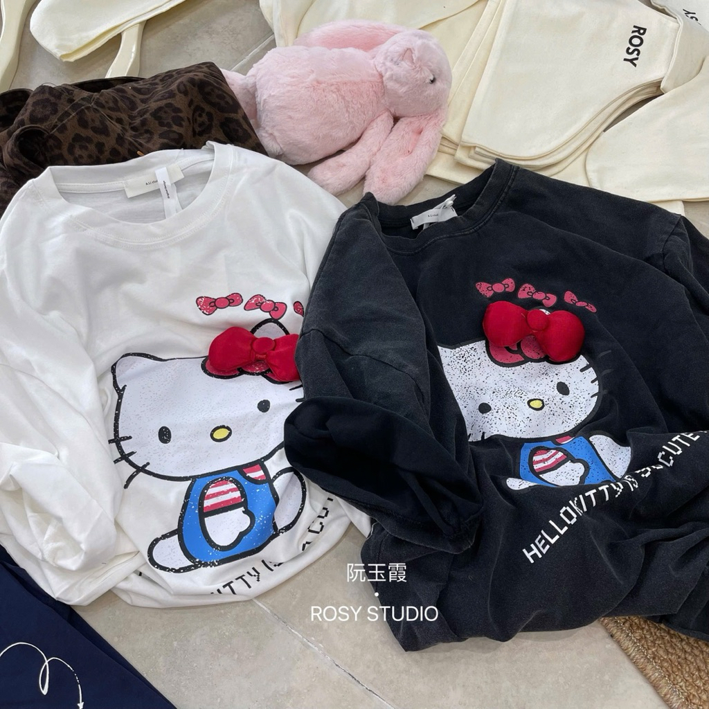 Áo phông kitty chân bèo