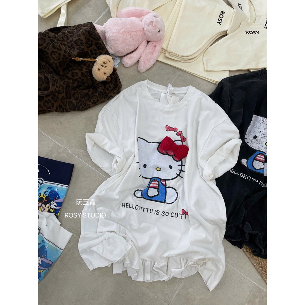 Áo phông kitty chân bèo