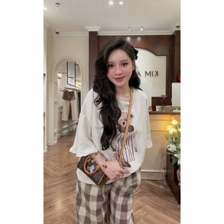 Set Bộ Đồ Nữ Áo Phông Kem In Gấu Nâu Mặc Áo Choàng Ngắn Tay Viền Bèo Mix Quần Kẻ Caro Nâu Jogger Ống Rộng