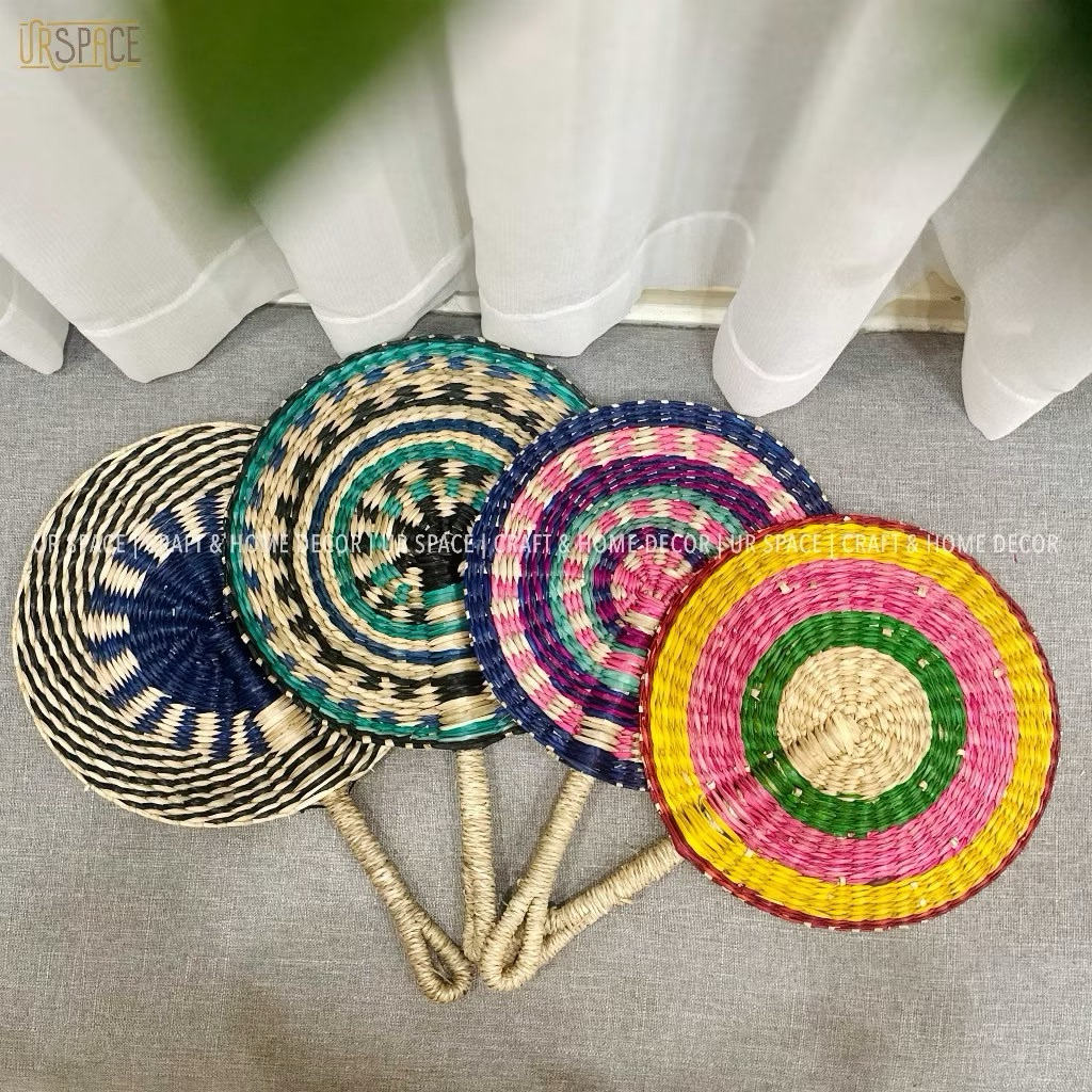 Quạt cói đan tay thủ công nhiều mẫu mã kết hợp làm phụ kiện thời trang,decor trang trí