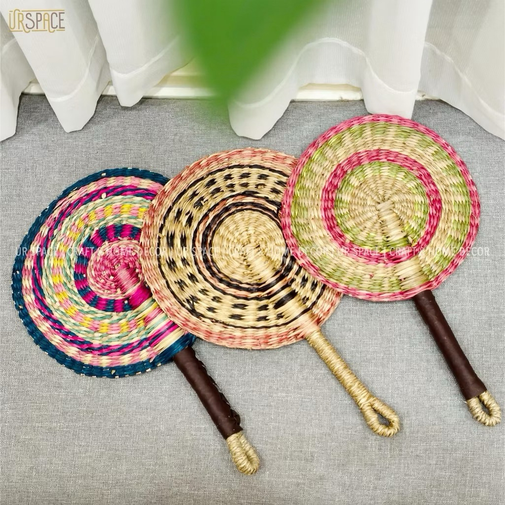 Quạt cói đan tay thủ công nhiều mẫu mã kết hợp làm phụ kiện thời trang,decor trang trí