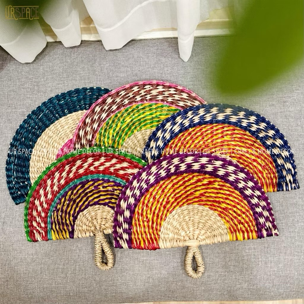 Quạt cói đan tay thủ công nhiều mẫu mã kết hợp làm phụ kiện thời trang,decor trang trí