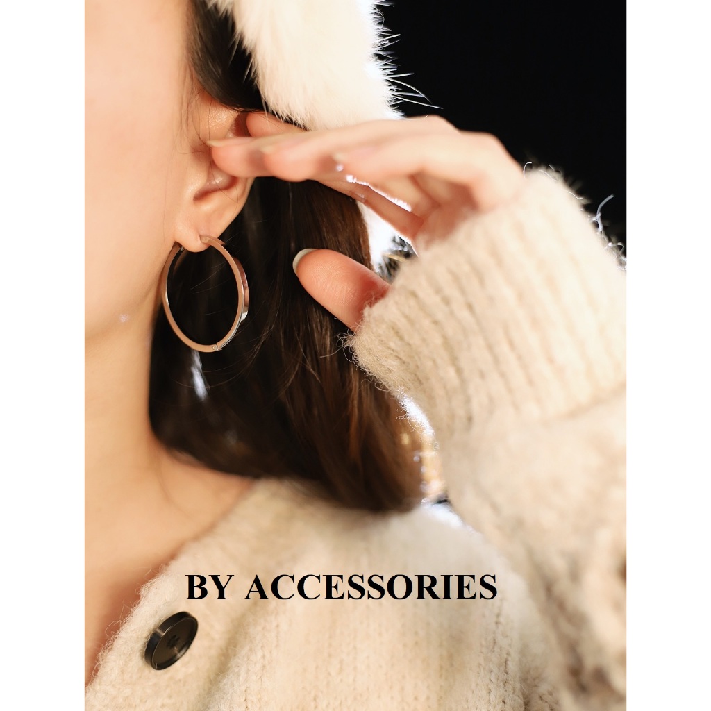 Bông tai nữ titan kiểu tròn basic to 38mm vuông phẳng không gỉ WE2635 BY ACCESSORIES