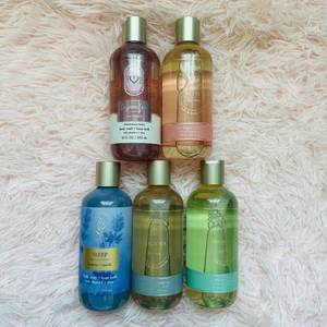 Gel Tắm Bath & Body Works Aromatherapy Lavender Essential Body Wash ( 295ml )